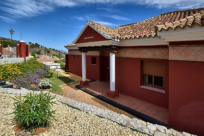 Luxuriöse Villa mit Swimmingpool und Sauna