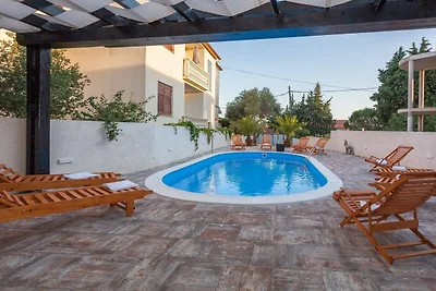 Villa in der Nähe von Zadar für 16 Gäste