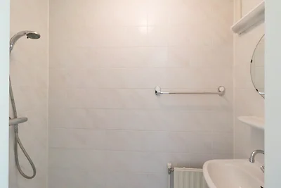 Kompakter Wellness-Bungalow am Wasser