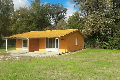Gîte mit Südterrasse in Sauzé-Vaussais