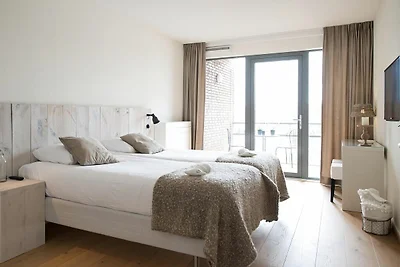 Sea-view Apartment in Den Haag with Balcony