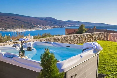 Villa in Kornić mit Schwimmbecken