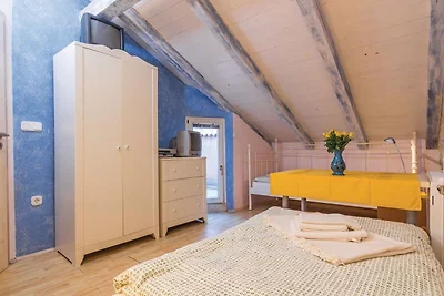Rustikales Ferienhaus in Vrsar mit Garten