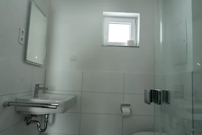 Moderne Ferienwohnung mit Seeblick & Terrasse