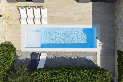 Villa in Kraj, Tkon mit Schwimmbecken