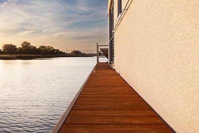 Hausboot Floating House in Ribnitz-Damgarten