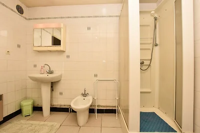 Vakantiehuis met terrassen en mooi uitzicht.