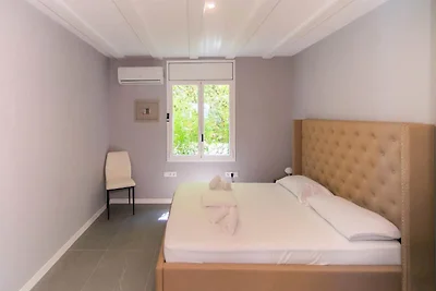 Villa in Roses mit Pool und Blick auf die...