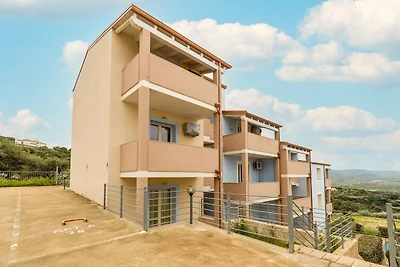 Zolder met terrazza en zwembad condivisa