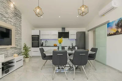 Ruhige Landvilla in Naklice