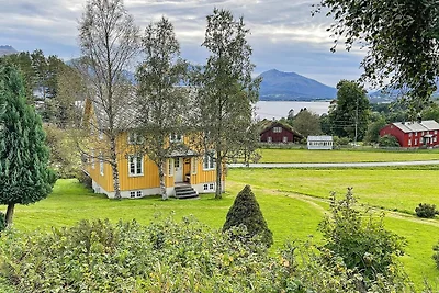 6 Personen Ferienhaus in AVERØY-By Traum