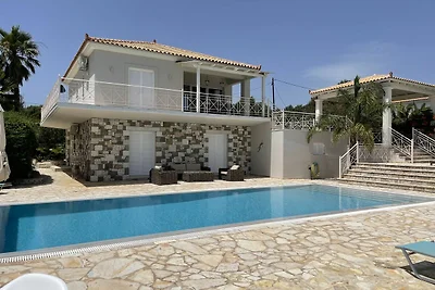 Luxuriöse Villa in Kamaria mit privatem Pool
