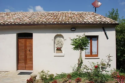 Caratteristico casale a Barchi (Marche)