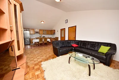 Rustige villa met 5 slaapkamers nabij Biograd