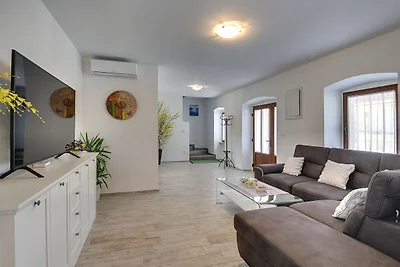 Spaziosa villa con piscina