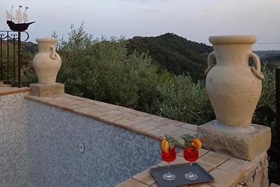 Graziosa villetta a Gaggi con piscina