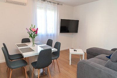 Apartment Matea - Two Bedroom Apartment with ...