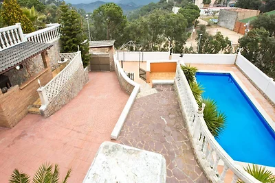 Villa mit Meer- und Bergblick und Pool