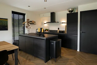 Schöne Villa am Wasser in Friesland