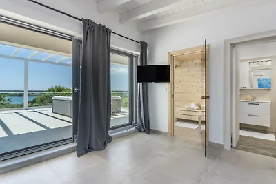 Villa in Premantura mit Schwimmbecken