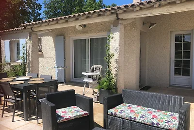 Villa rustica con piscina a Cereste, Francia