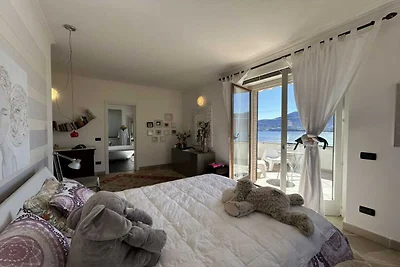 Villa am See mit Panoramablick