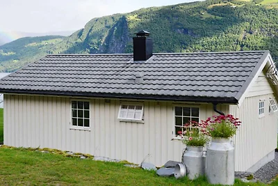 4 Personen Ferienhaus in Utvik-By Traum