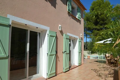 Ferienhaus mit großem Garten und Pool