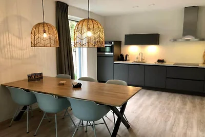 Geräumige Lodge mit Veranda in Zoutelande