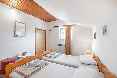 Geräumige Ferienwohnung in Brodarica