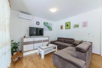 Ampia casa vacanze con piscina