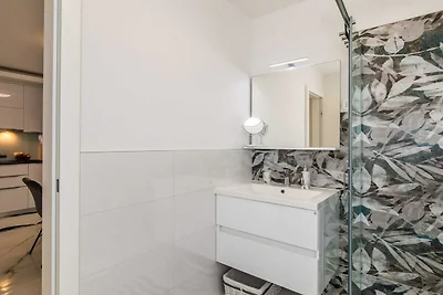 Modern Apartment with Terrace and Private Par...