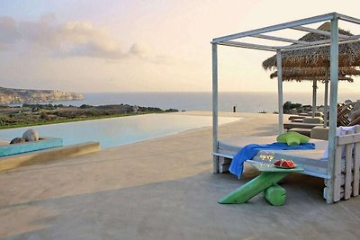 Villa Komos aan het strand