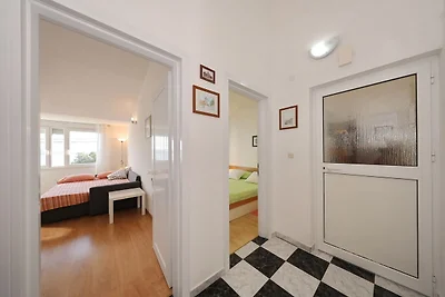 Modernes Apartment mit privatem Pool in...