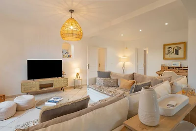 Geräumige Villa mit Pool und Klimaanlage für ...