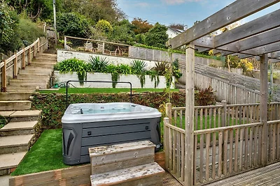 Stunning Waterfront Retreat with Hot Tub, No...