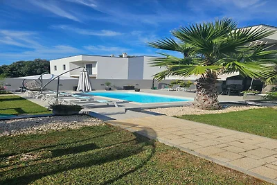 Villa di lusso con piscina e terrazza