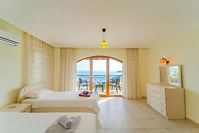 Villa in Kalkan mit Schwimmbecken