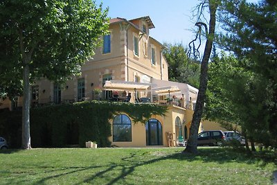 Wohnung in einem Château de la Drôme mit Pool