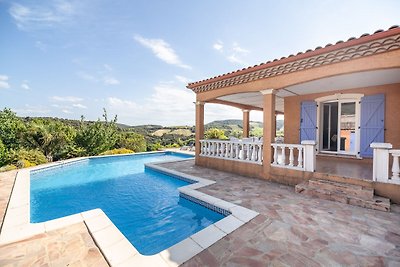 Gemütliche Villa mit Pool in Roquebrun