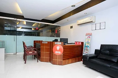 Super Townhouse Malabar Illam