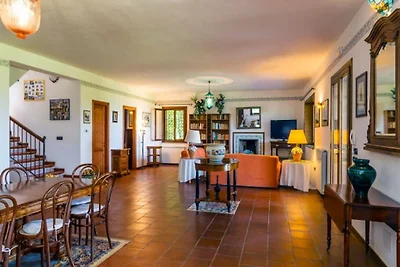 Fesselnde Villa in Ricadi mit Pool