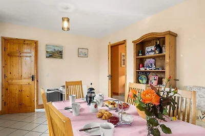 Haus nahe Lough Mask mit Gartenblick