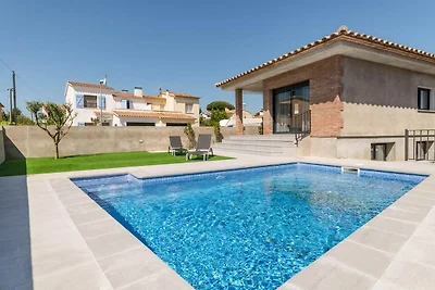 Modern villa with beautiful garden