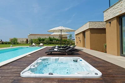 Villa in Brtonigla mit Schwimmbecken