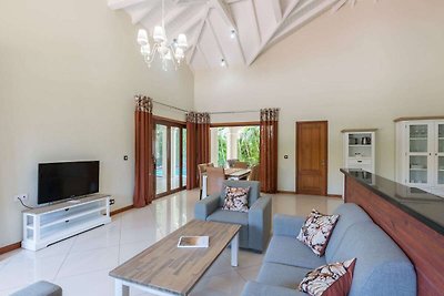 Modernes Ferienhaus nahe Mambo Beach in...