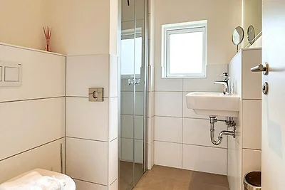 Skandinavisches Ferienhaus mit Sauna in Bad...