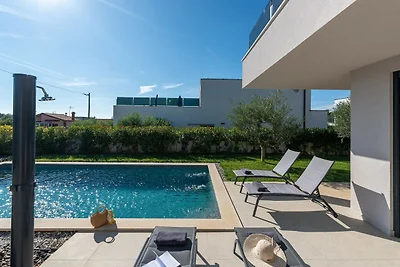 Moderne Villa mit privatem Pool, für 8...