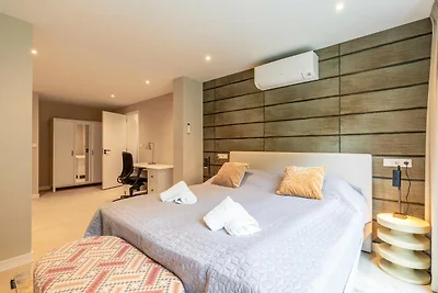 Luxuriöse und attraktive Familienvilla für 8...