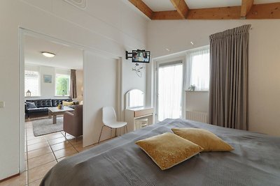 Geräumiges Ferienhaus mit Sauna in Strandnähe